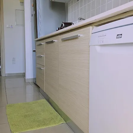 White Petals Apartment *