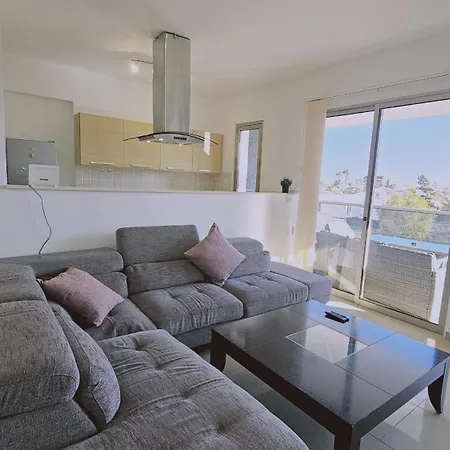 Apartment White Petals