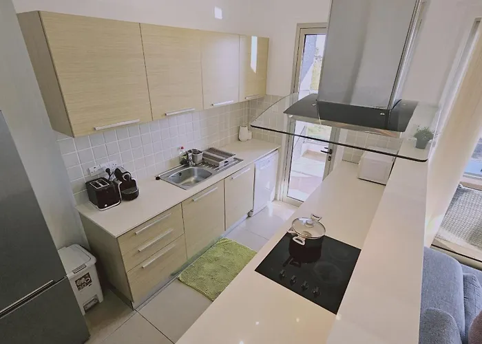 White Petals * Larnaca